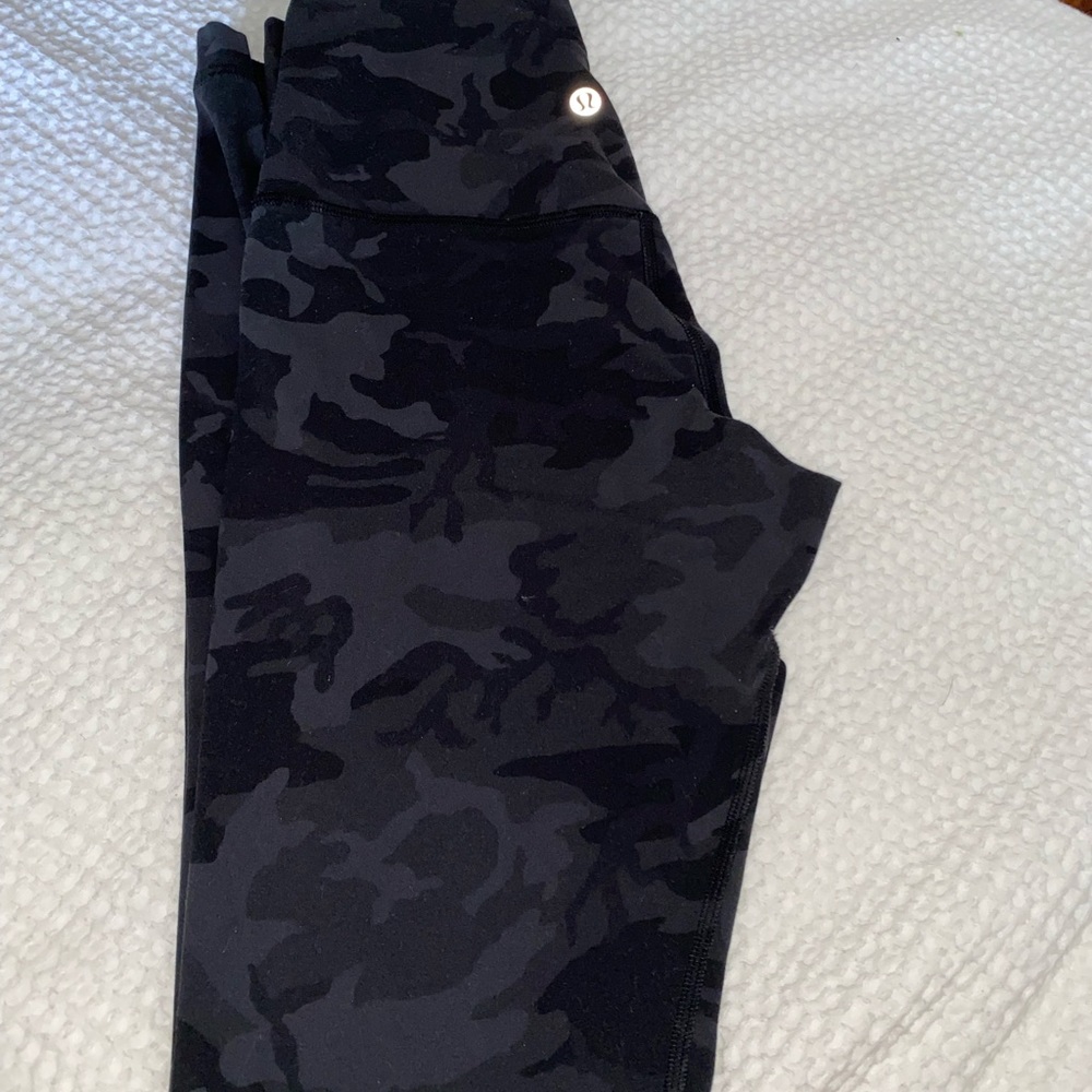 lululemon align leggings 28” size 4 black camo